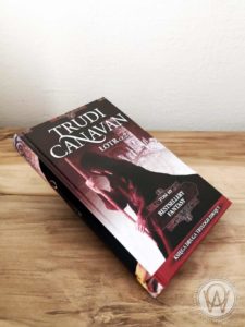 Trudi Canavan Łotr